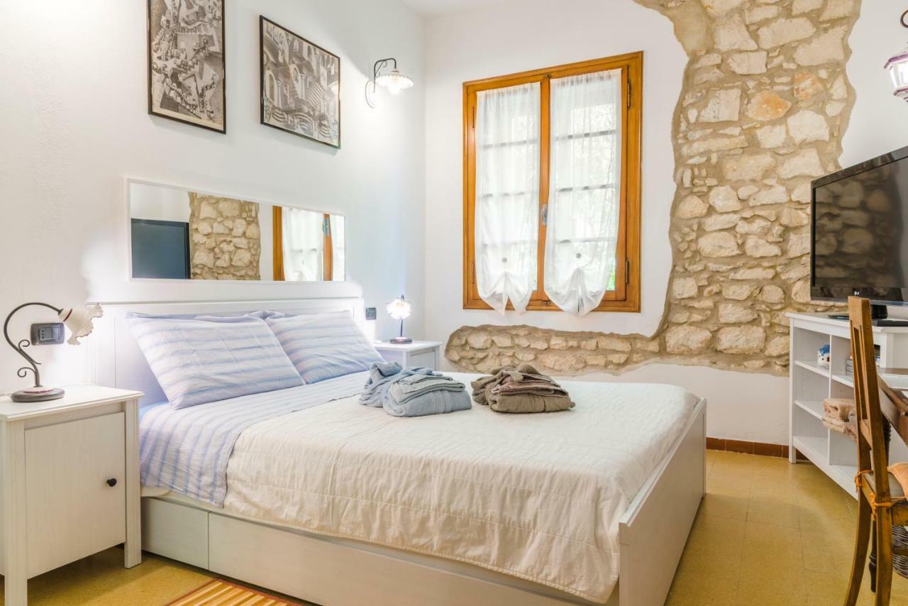 Relais Des Roches Bed and Breakfast Sona Εξωτερικό φωτογραφία